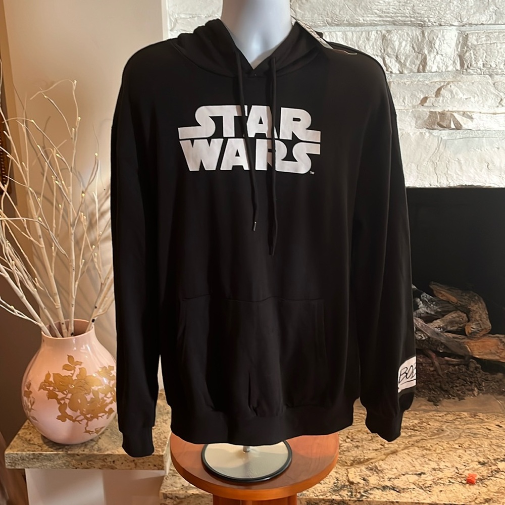 New with tags. Star Wars hooded sweatshirt